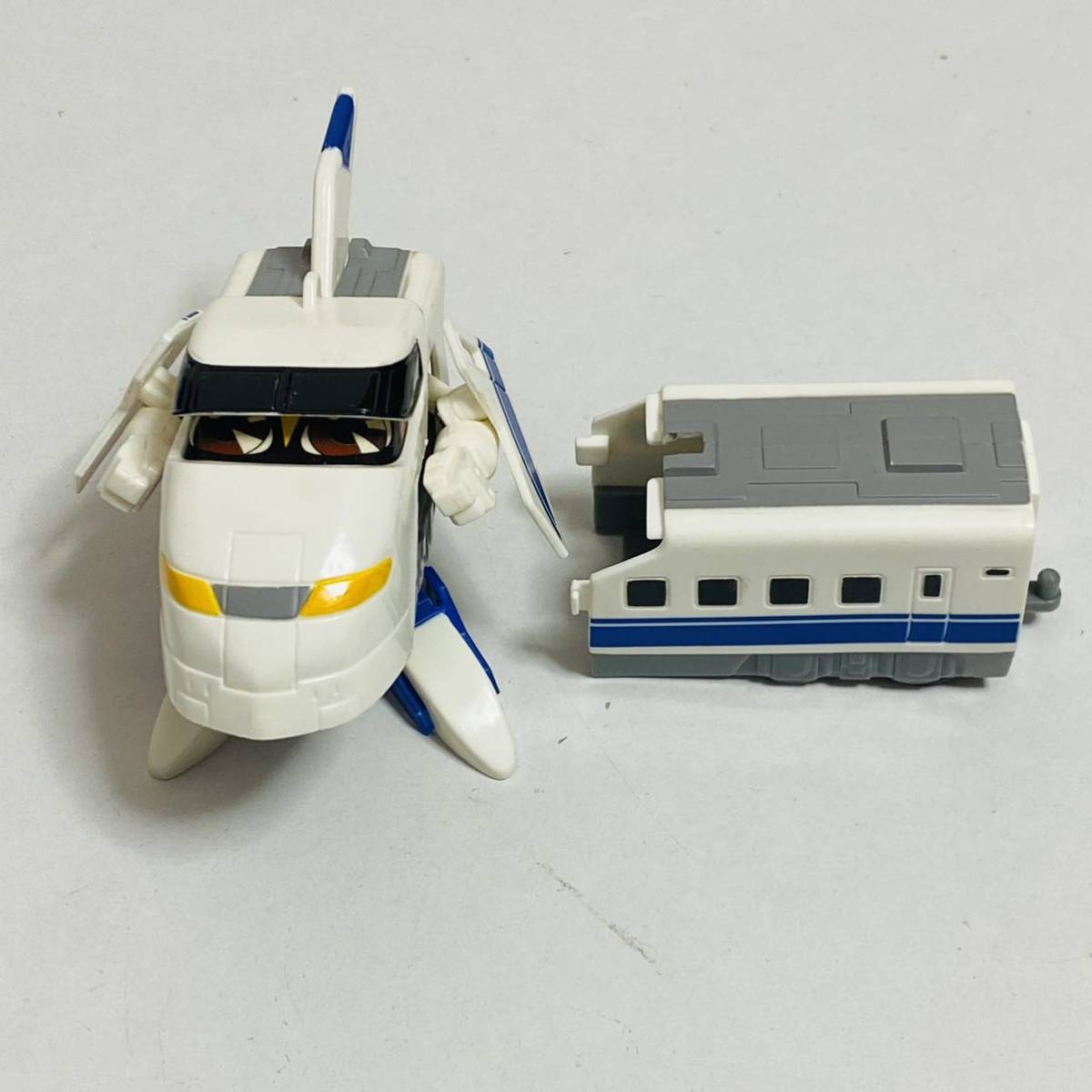 旧トミー 超特急ヒカリアン 001 のぞみ号 + ユージン版 旧トミー 超特急ヒカリアン 001 のぞみ号 + ユージン版