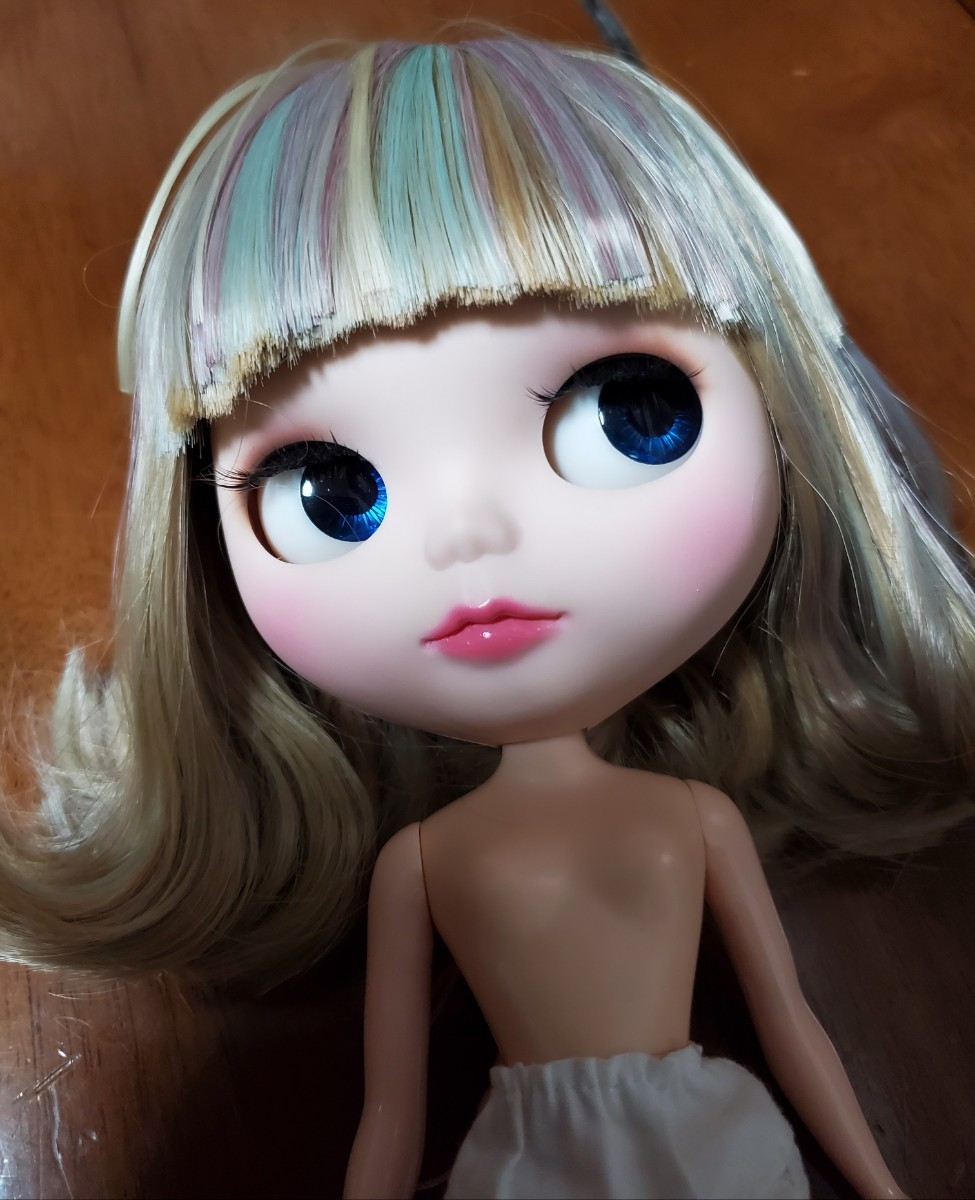 Paypayフリマ 値下げ 作家様カスタム ネオブライス ミックスカラーの素敵な髪型に可愛いお顔 頭にサイン付 Paypayフリマ 値下げ 作家様カスタム ネオブライス ミックスカラーの素敵な髪型に可愛いお顔 頭にサイン付
