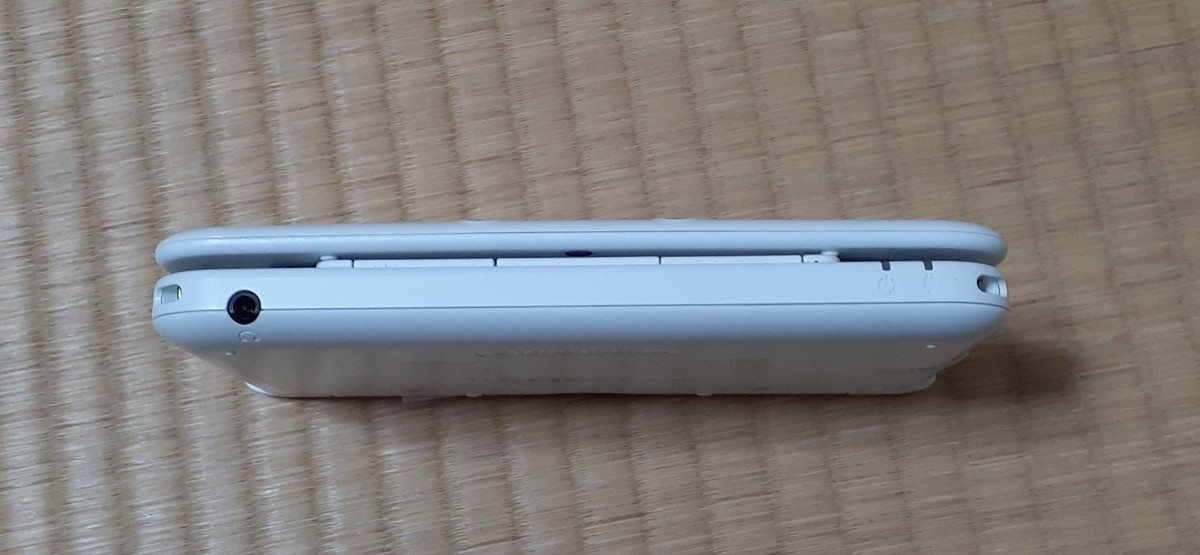任天堂　3DSLL ホワイト　SDカード　タッチペン　USB充電器付き