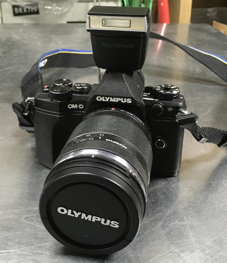 Yahoo!オークション - オリンパス OLYMPUS ミラーレス一眼カメラ OM-D