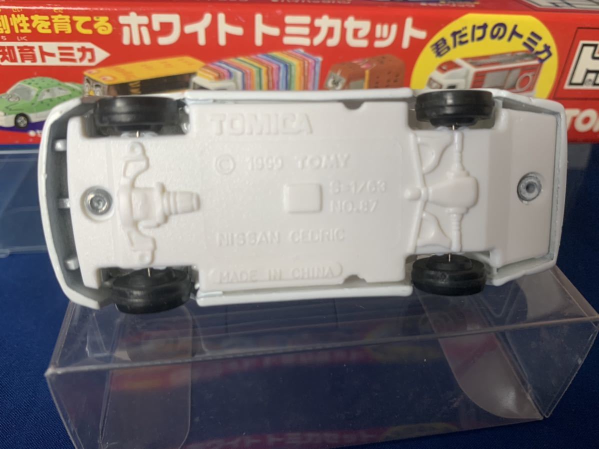 TOMY トミカギフト ホワイトトミカセット 日産NISSAN セドリック TOMY トミカギフト ホワイトトミカセット 日産NISSAN セドリック