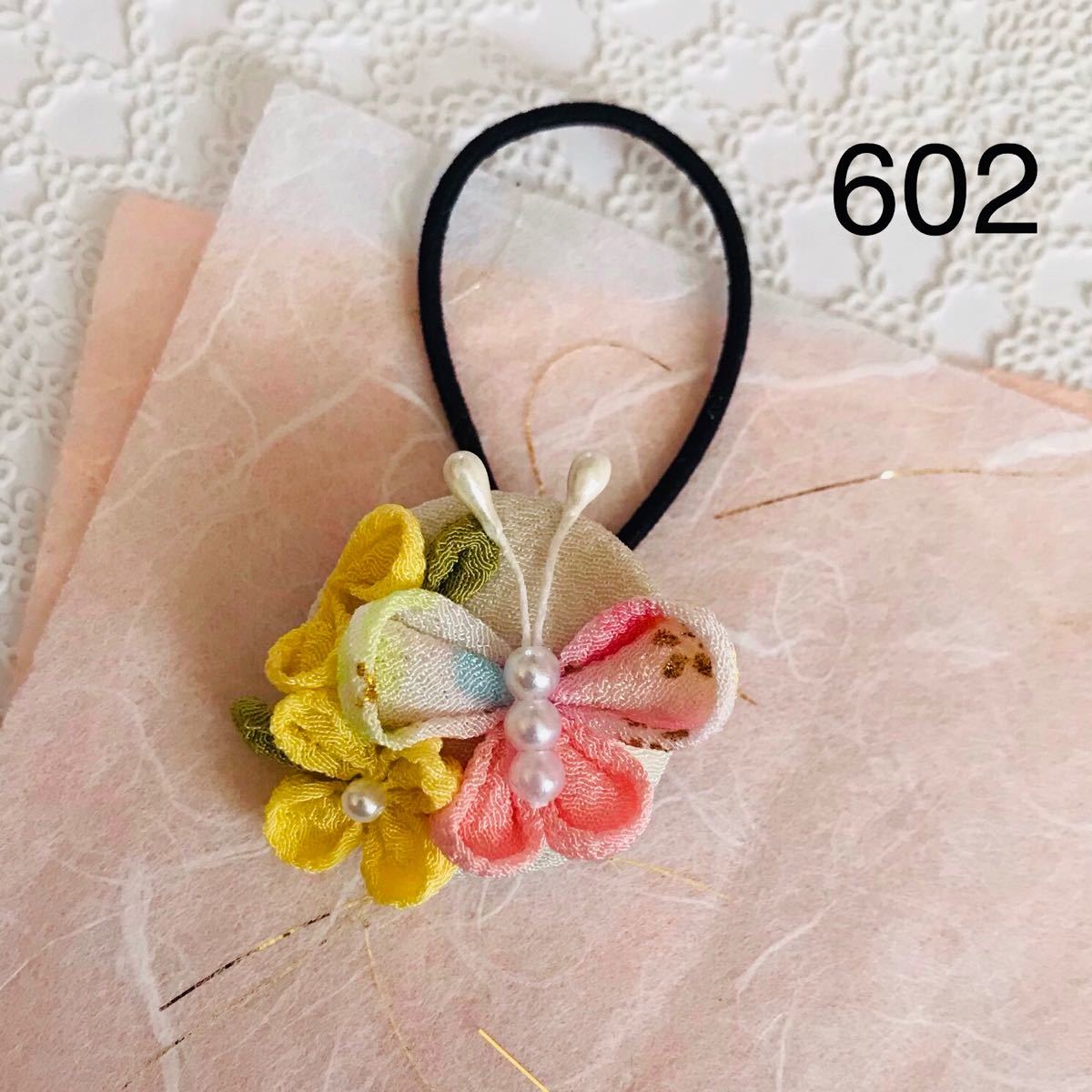 Paypayフリマ つまみ細工 蝶々とお花 くるみボタン ヘアゴム 602 Paypayフリマ つまみ細工 蝶々とお花 くるみボタン ヘアゴム 602