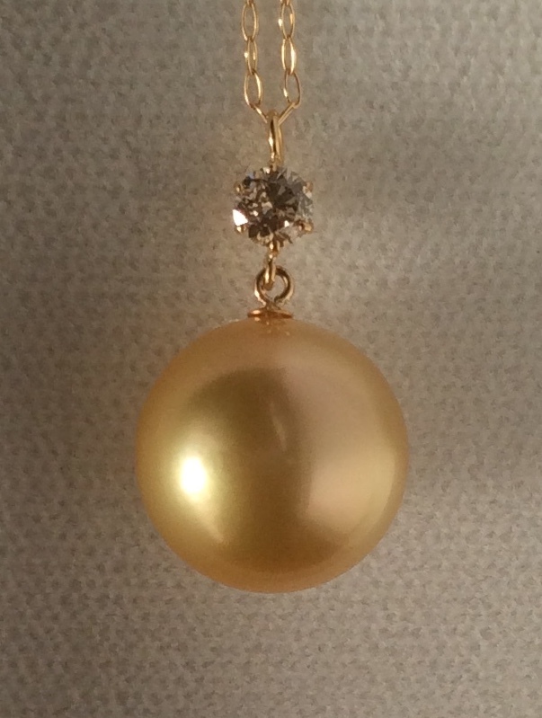 ナチュラルゴールドカラー 南洋 白蝶真珠11.6mm ダイヤモンド0.16ct ペンダント& K18 ネックレス 天然色 素敵！