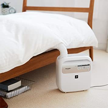 ホワイト シャープ プラズマクラスター塔載 ふとん乾燥機 UD-CF1-W