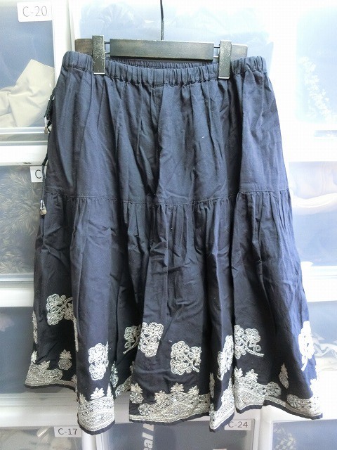 Deuxieme Classe ひざ丈 刺繍 スカート ネイビー #10-060-500-3090-1-0 ドゥーズィエム クラス_画像2