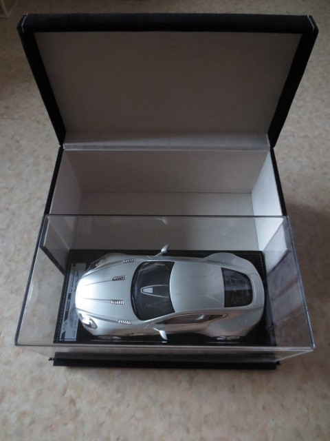  Aston Martin *ONE-77 model car * worldwide limitation 77 pcs * Italy made *ASTON MARTIN*007 bond car * Van teji*DB11*lapi-do