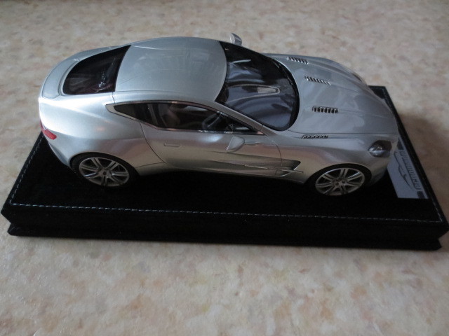  Aston Martin *ONE-77 model car * worldwide limitation 77 pcs * Italy made *ASTON MARTIN*007 bond car * Van teji*DB11*lapi-do