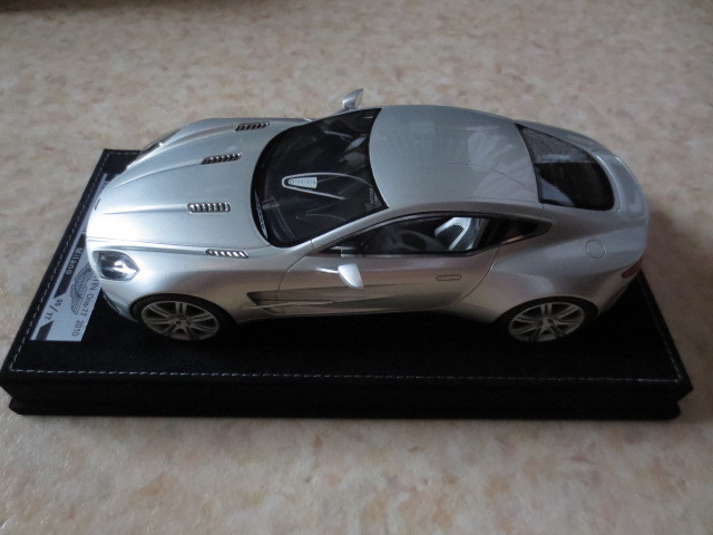  Aston Martin *ONE-77 model car * worldwide limitation 77 pcs * Italy made *ASTON MARTIN*007 bond car * Van teji*DB11*lapi-do