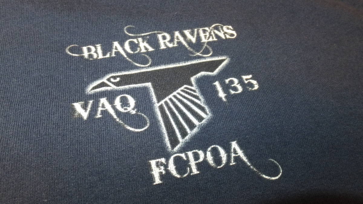 【VAQ-135】Black Ravens 米海軍第135電子攻撃飛行隊 EA-18G FCPOA TシャツサイズXL　US NAVY　紺色　コットン100％_色は紺【GOOD USED】です。