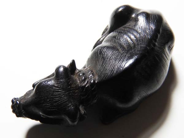 福 提げ物:木彫根付座牛 江戸期(根付)|売買されたオークション情報 ...