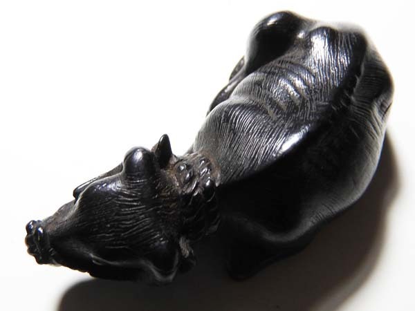 [ luck ].. thing : tree carving netsuke seat cow Edo period 