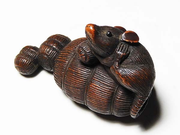 [ luck ].. thing : tree carving netsuke ..