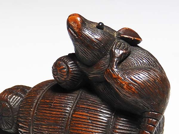 [ удача ].. предмет : дерево гравюра netsuke ..