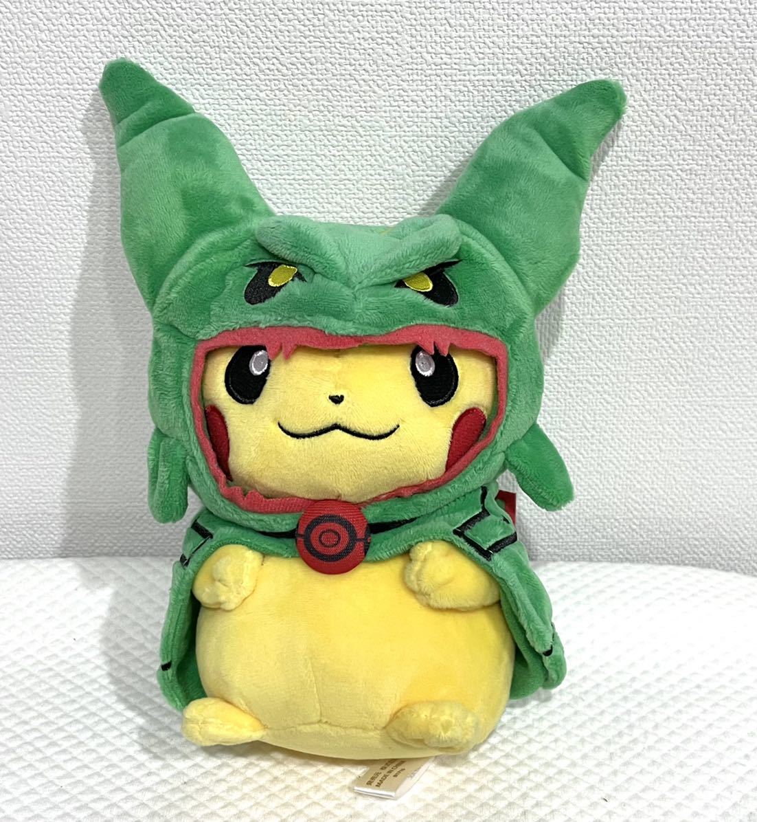 ヤフオク! - 【レックウザポンチョを着たピカチュウ】ポケッ