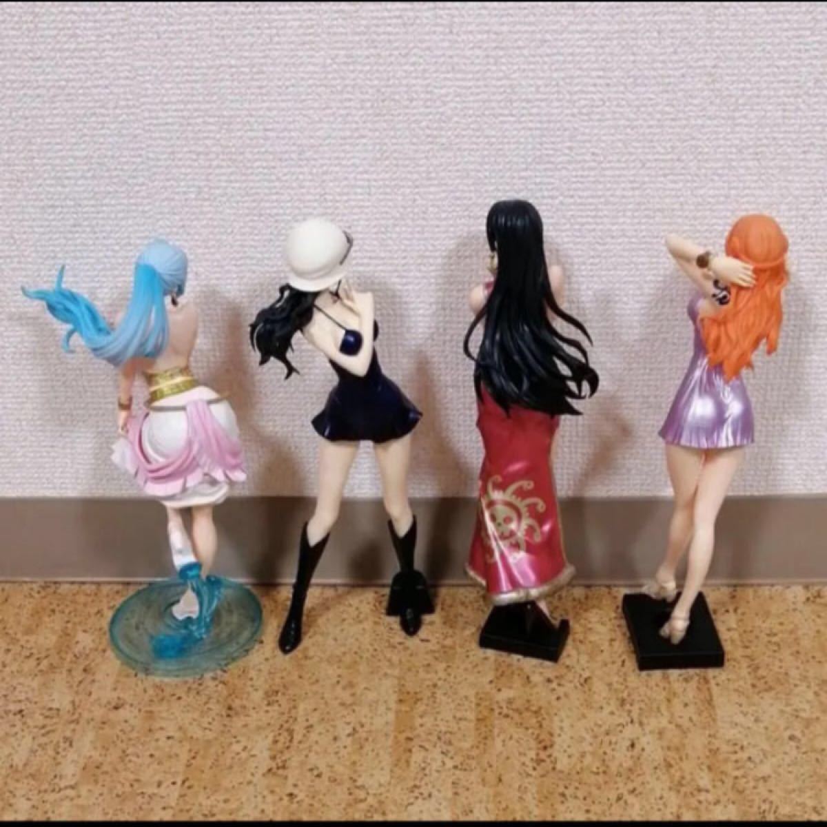 ワンピース女性フィギュア ナミ、ロビン、ボア ハンコック、ネフェルタリ ビビ ワンピース女性フィギュア ナミ、ロビン、ボア ハンコック、ネフェルタリ ビビ