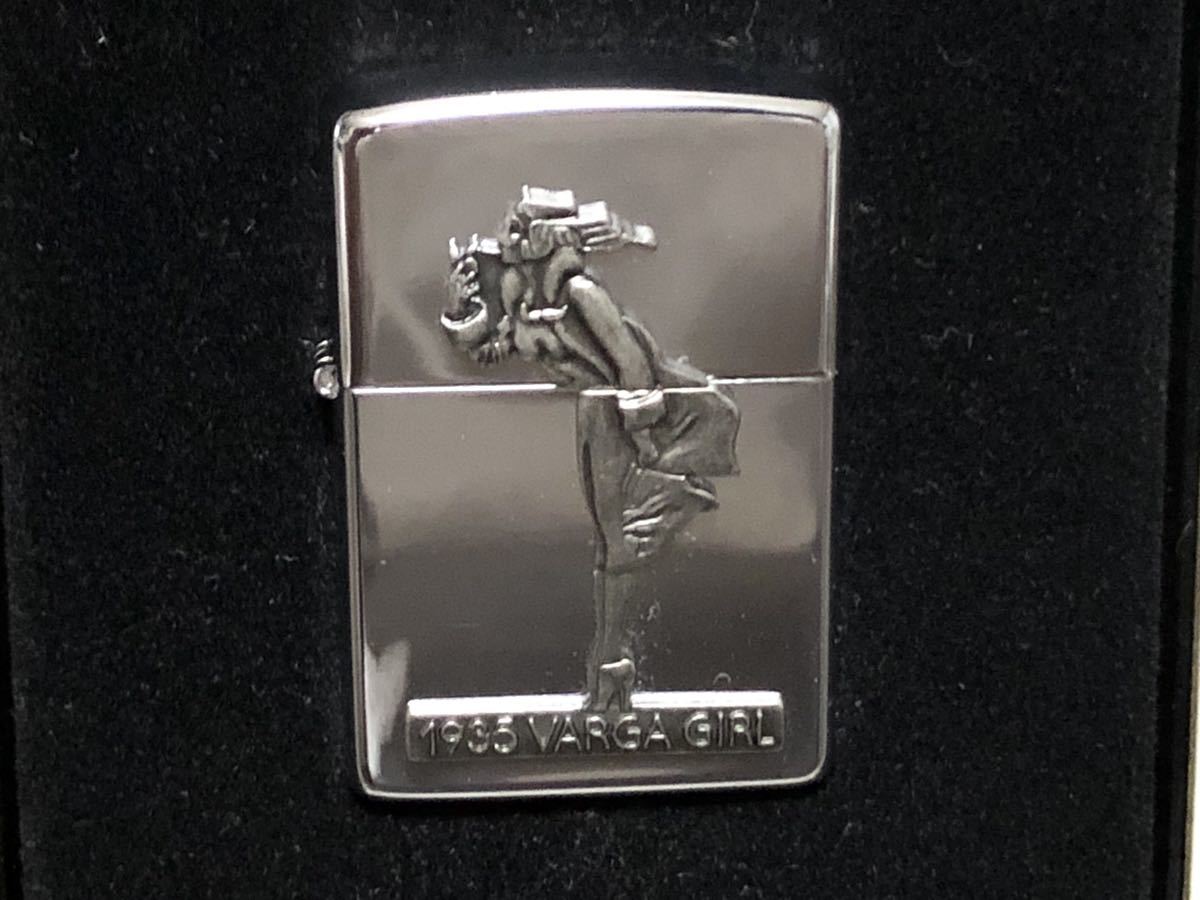 未使用品 1993年 ZIPPO ジッポ ジッポー ライター 1935 VARGA GIRL ウィンディ バルガ モデル ガール 立体 メタル MADE IN USA 缶ケース_画像2