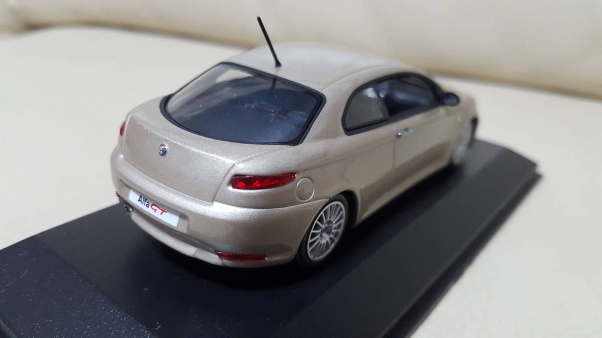 1/43★MINICHAMPS ミニチャンプス★Alfa Romeo GT 2003_画像10