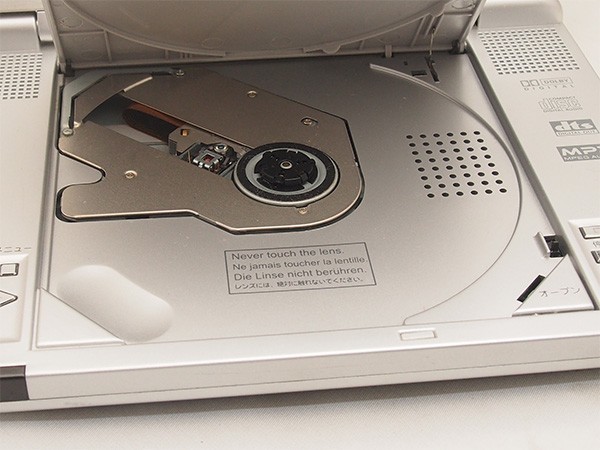 サンヨー DVD-HP70T 本体のみ ポータブルDVDプレーヤー SANYO ジャンク品 管12320_画像6