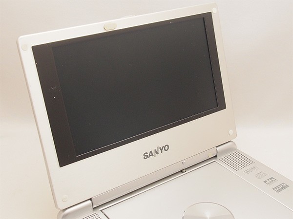 サンヨー DVD-HP70T 本体のみ ポータブルDVDプレーヤー SANYO ジャンク品 管12320_画像7