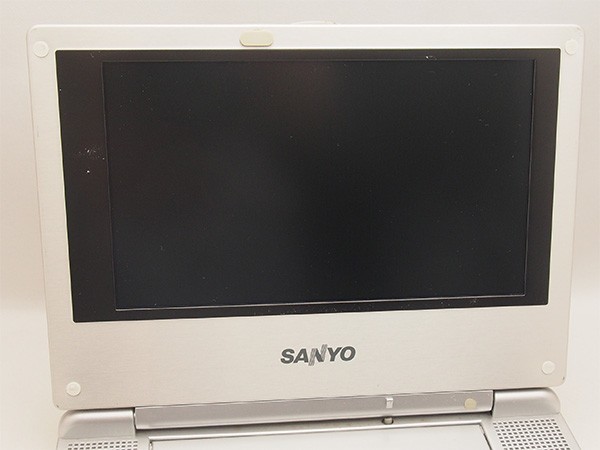 サンヨー DVD-HP70T 本体のみ ポータブルDVDプレーヤー SANYO ジャンク品 管12320_画像4