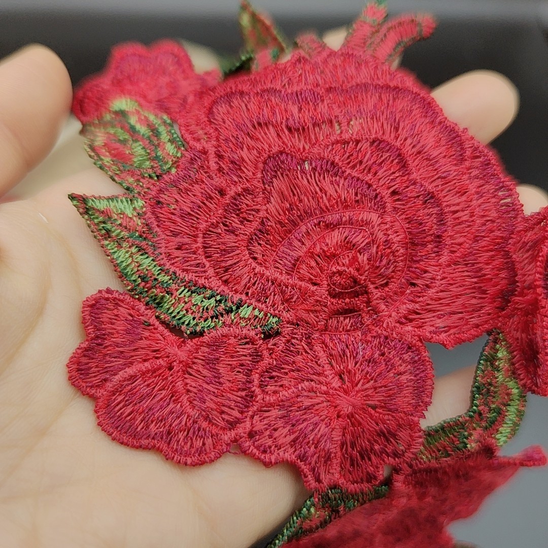 品番HRL024 ハンドメイド素材 薔薇 刺繍 レッド 2枚 ケミカルモチーフ ガーランド かぎ針編み フランス