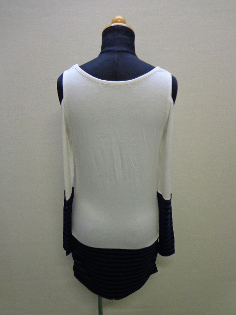 *[ reuse corner shop stock sale ]* beautiful goods / with translation * open shoulder do King tunic One-piece white × navy blue / black border pattern *