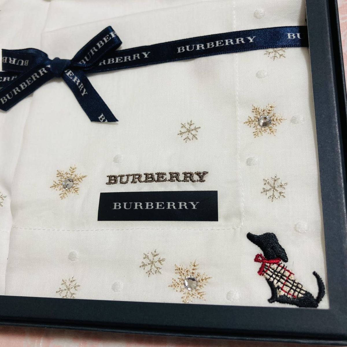 [ очень редкий ] новый товар /BURBERRY/ носовой платок / стандартный товар / не использовался / быстрое решение есть / анонимность отправка / Burberry / снег / женщина / большой размер / женский / кристалл / подарок / собака / белый / подарок 