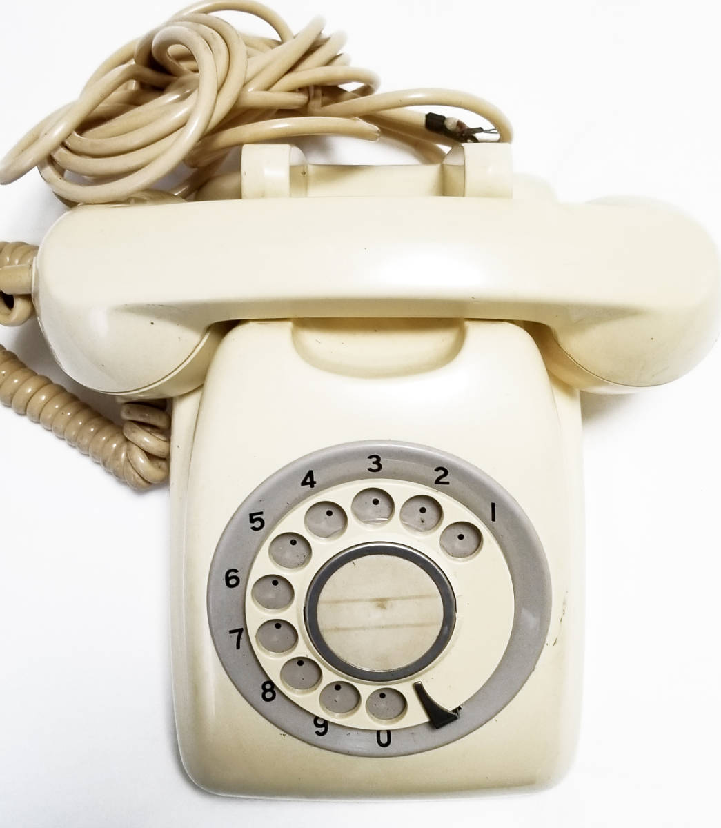  Showa era. surface .NTT 600-A2 dial type telephone machine cream color telephone 