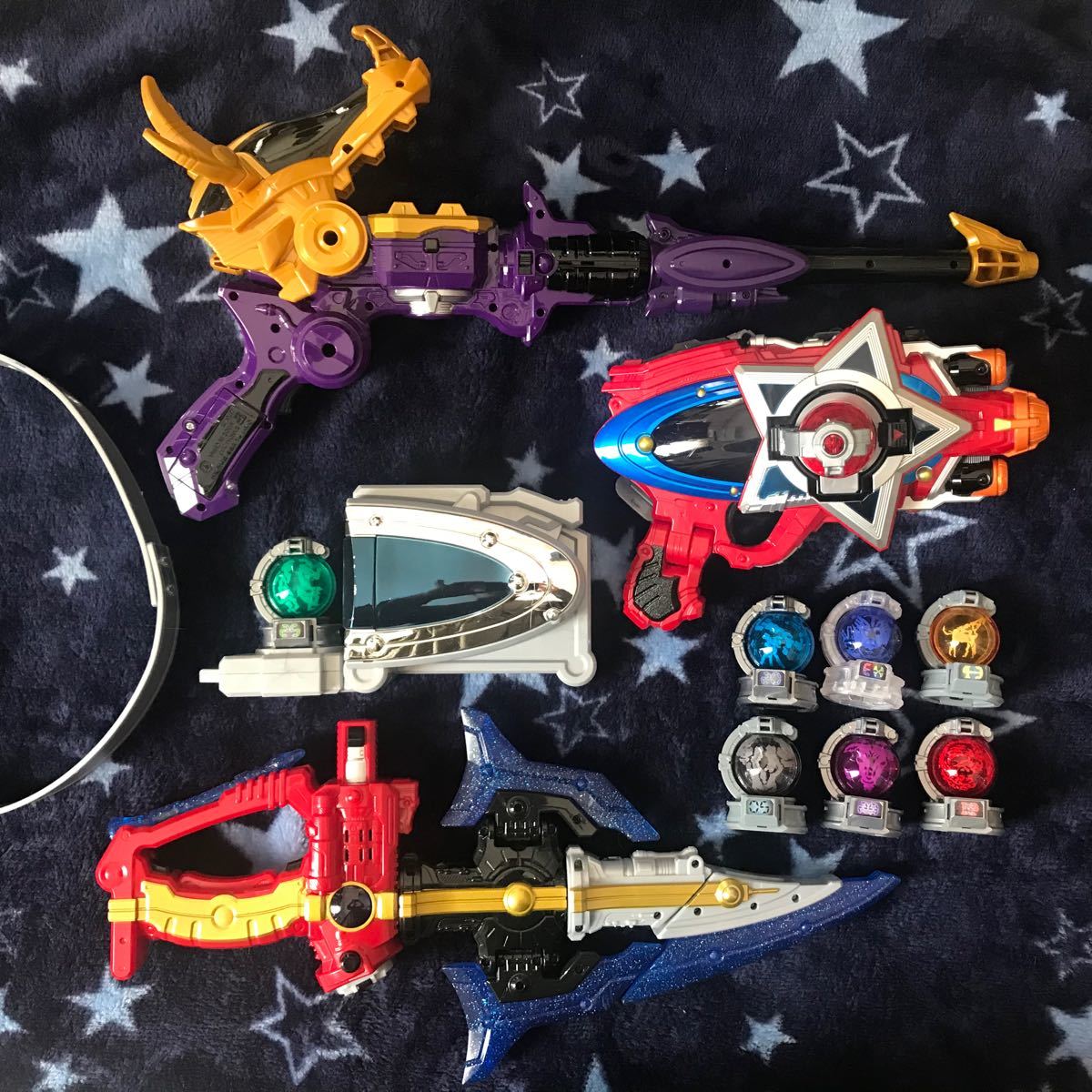 Paypayフリマ 宇宙戦隊キュウレンジャー セイザブラスター Dxキューザウェポン Dxキューバックル Dxリュウツエーダー キュータマなどセット Paypayフリマ 宇宙戦隊キュウレンジャー セイザブラスター Dxキューザウェポン Dxキューバックル Dxリュウツエーダー キュータマなどセット