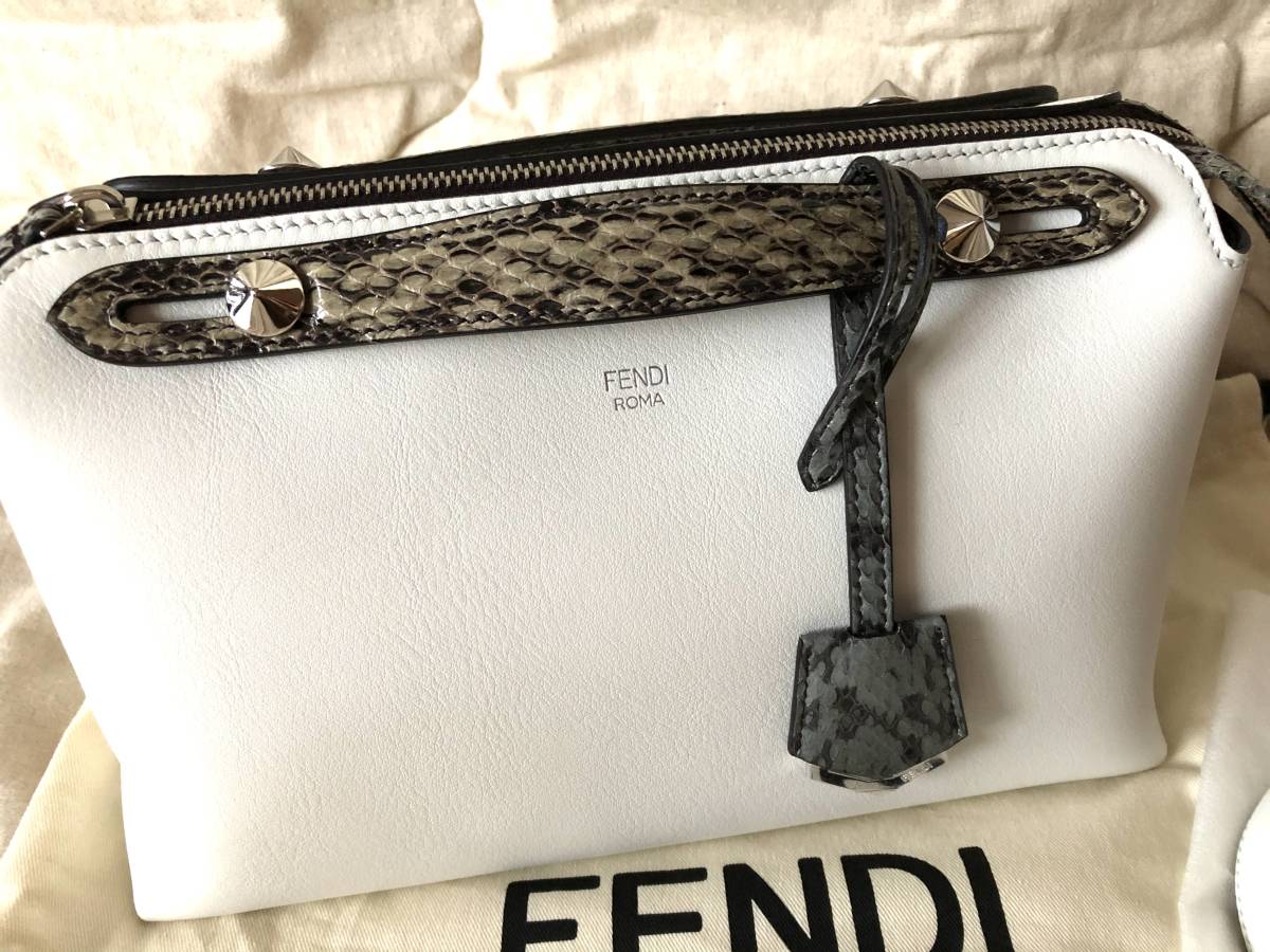 週末値下げ　新品　未使用　フェンディ　FENDI バイザウェイ　2way ハンドバッグ ショルダーバッグ　パイソン　ホワイト　白　レザー_画像3