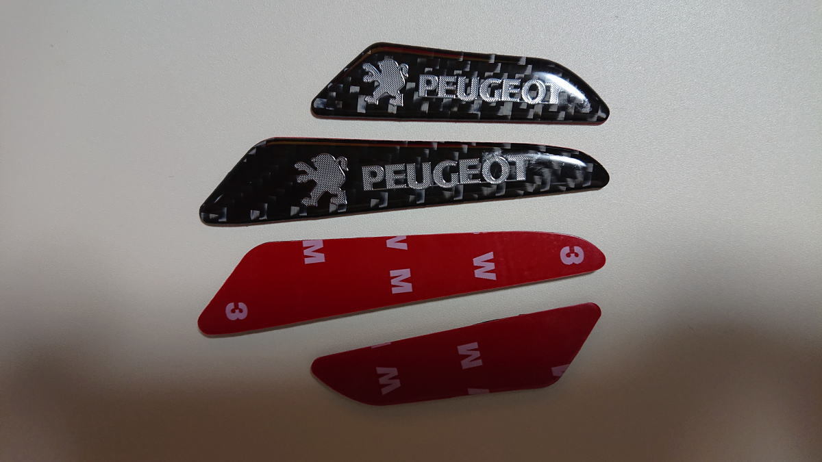 [1セットのみ]プジョー Peugeot カーボン 傷防止 ドア ガード プロテクター ステッカー バッジ ロゴ入り 4ドア分 1セット ロゴ色：シルバー