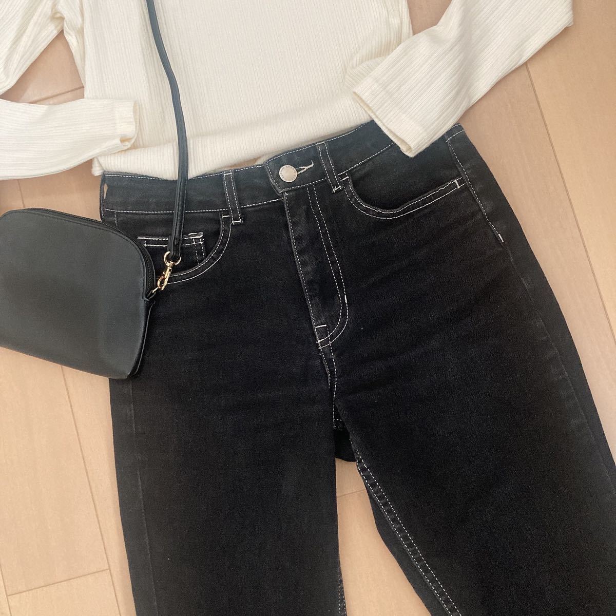 H&M 黒ハイウエストストレートデニム
