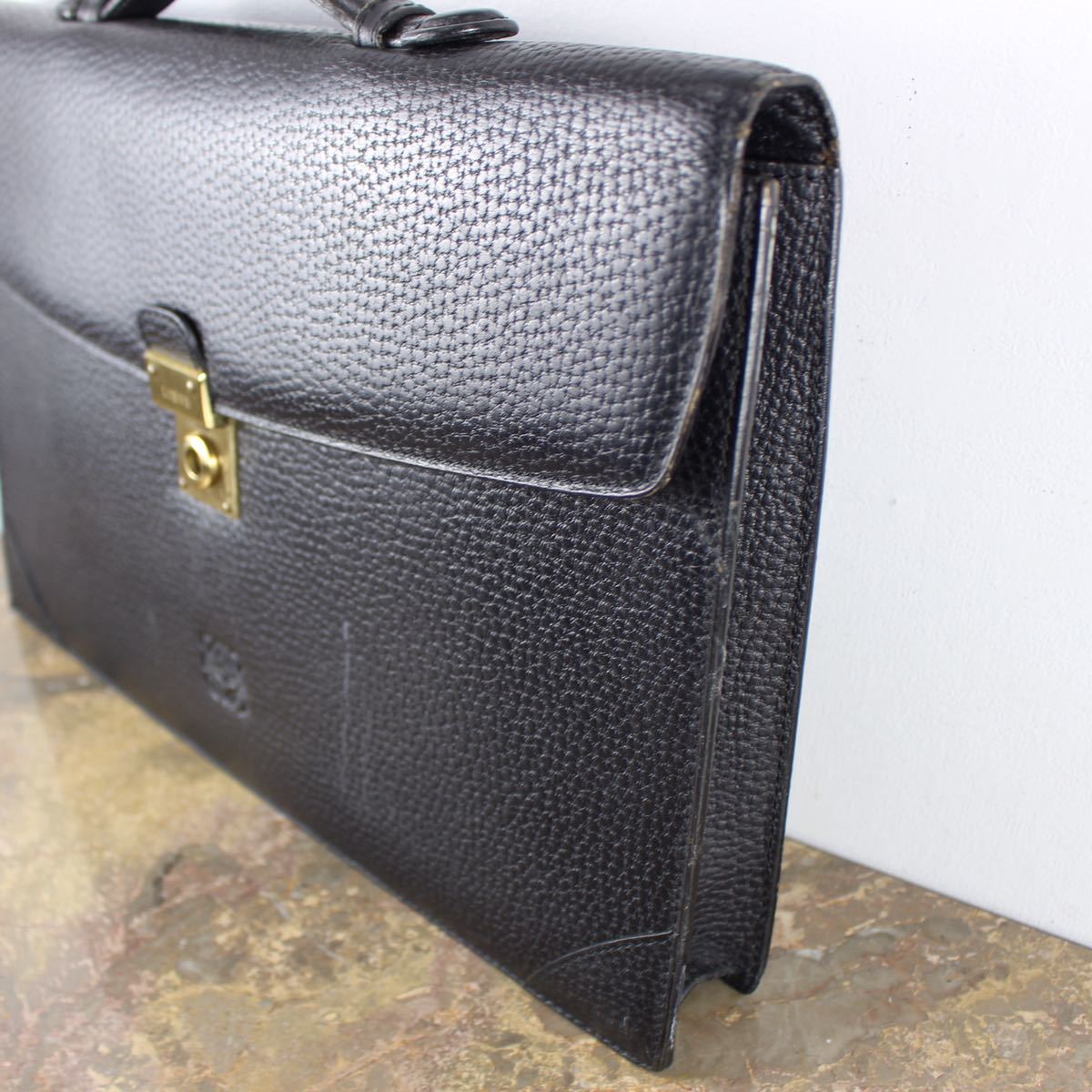 LOEWE ANAGRAM PATTERNED EMBOSSED LEATHER BUSINESS BAG MADE IN ITALY/ロエベアナグラム型押しレザービジネスバッグ