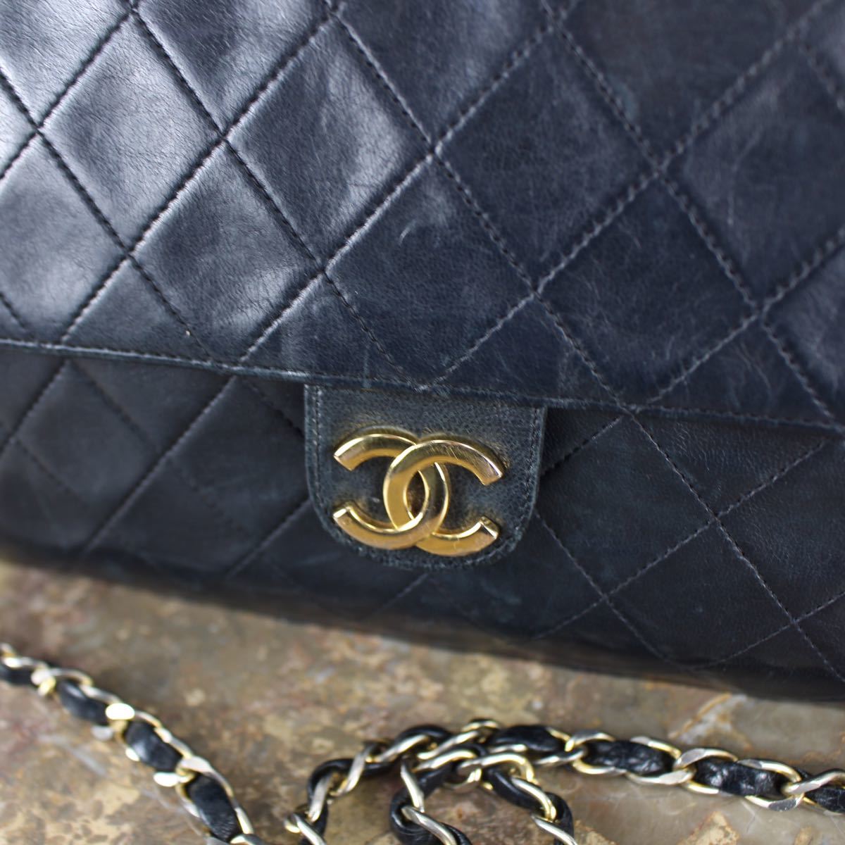 CHANELシャネルココマークプッシュロックラムスキンチェーンショルダー