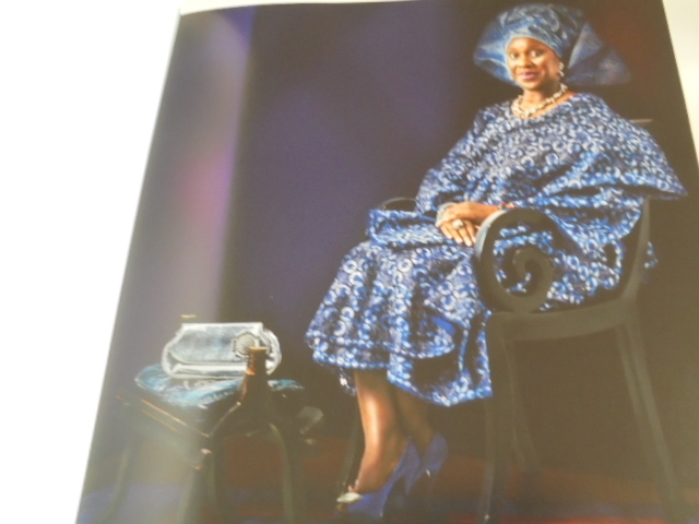 Paypayフリマ 洋書nollywood Portraits Ike Ude による写真集 ポートレート ナイジェリアの俳優 女優有名人の肖像 美しすぎる写真集