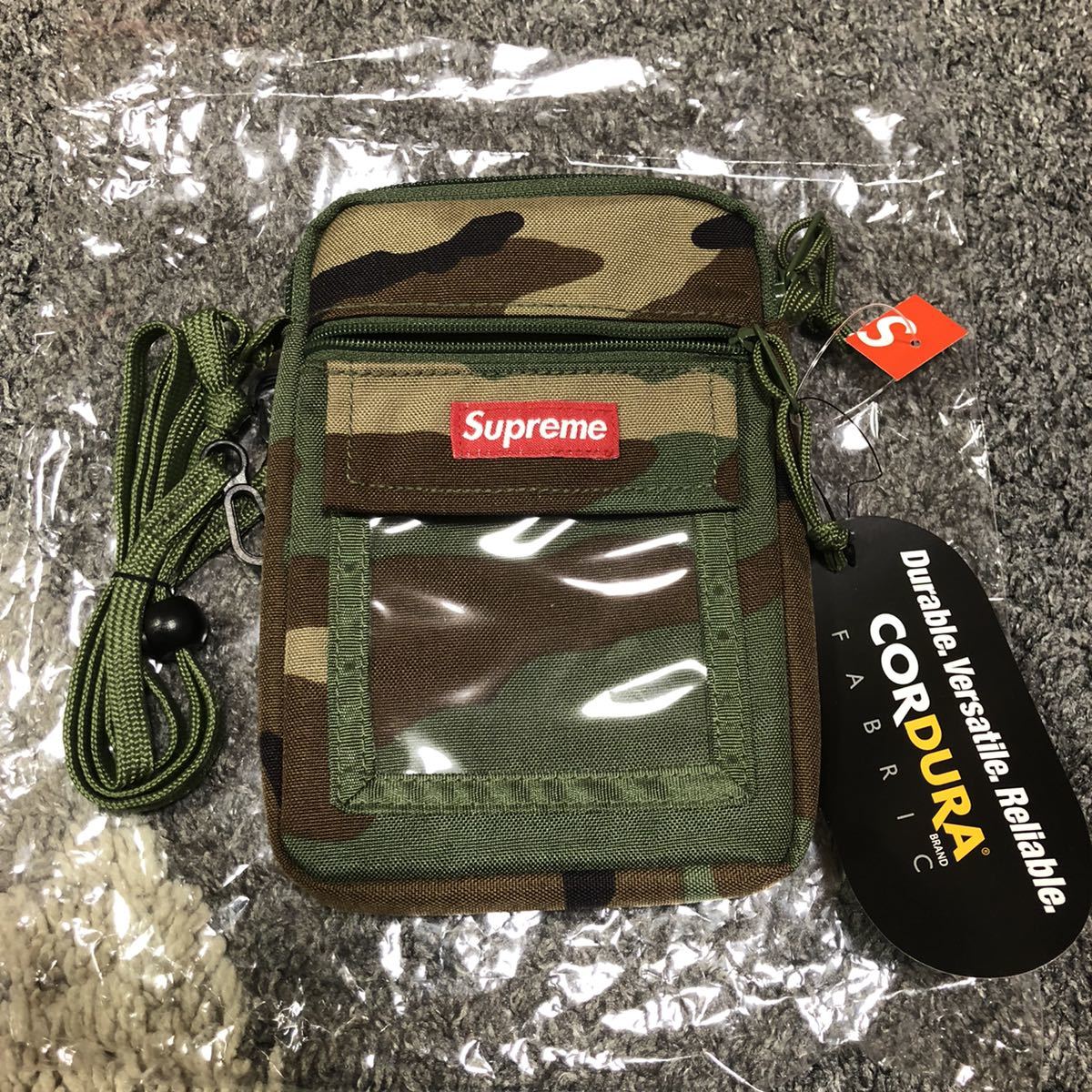 【新品】 19ss Supreme Utility Pouch Shoulder Bag Woodland Camo シュプリーム ポーチ　ショルダー　バッグ　カモ　迷彩　国内正規品_画像2