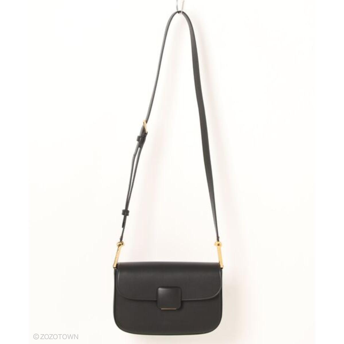美品】CHARLES & KEITH】 Koa コア スクエアプッシュロックショルダー 
