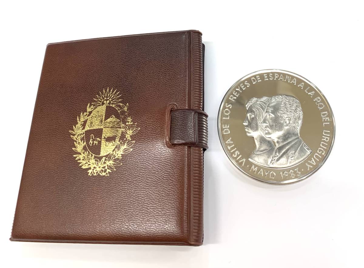 ウルグアイ大型銀貨　スペイン国王訪問記念プルーフ　N＄2.000 1983年_画像1