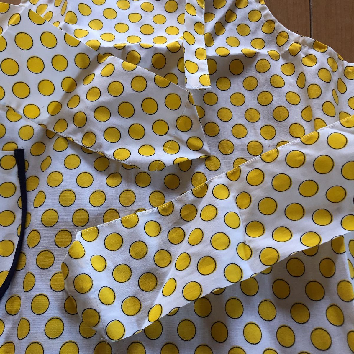  новый товар детский фартук новый товар желтый цвет полька-дот белый девочка retro ученик начальной школы 