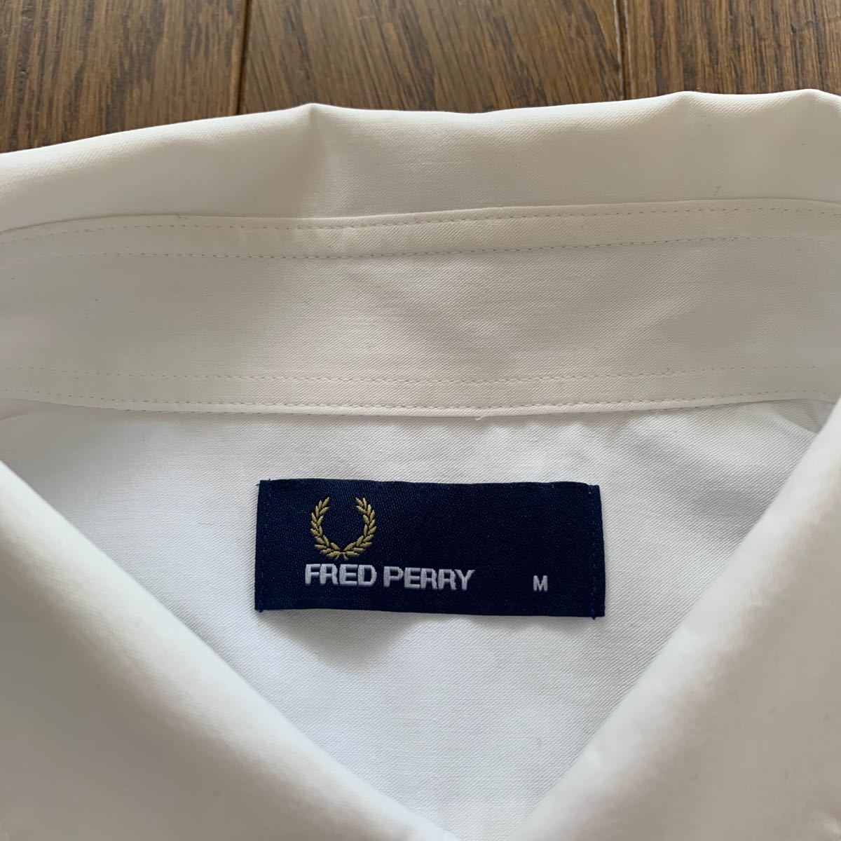 FRED PERRY 白シャツ