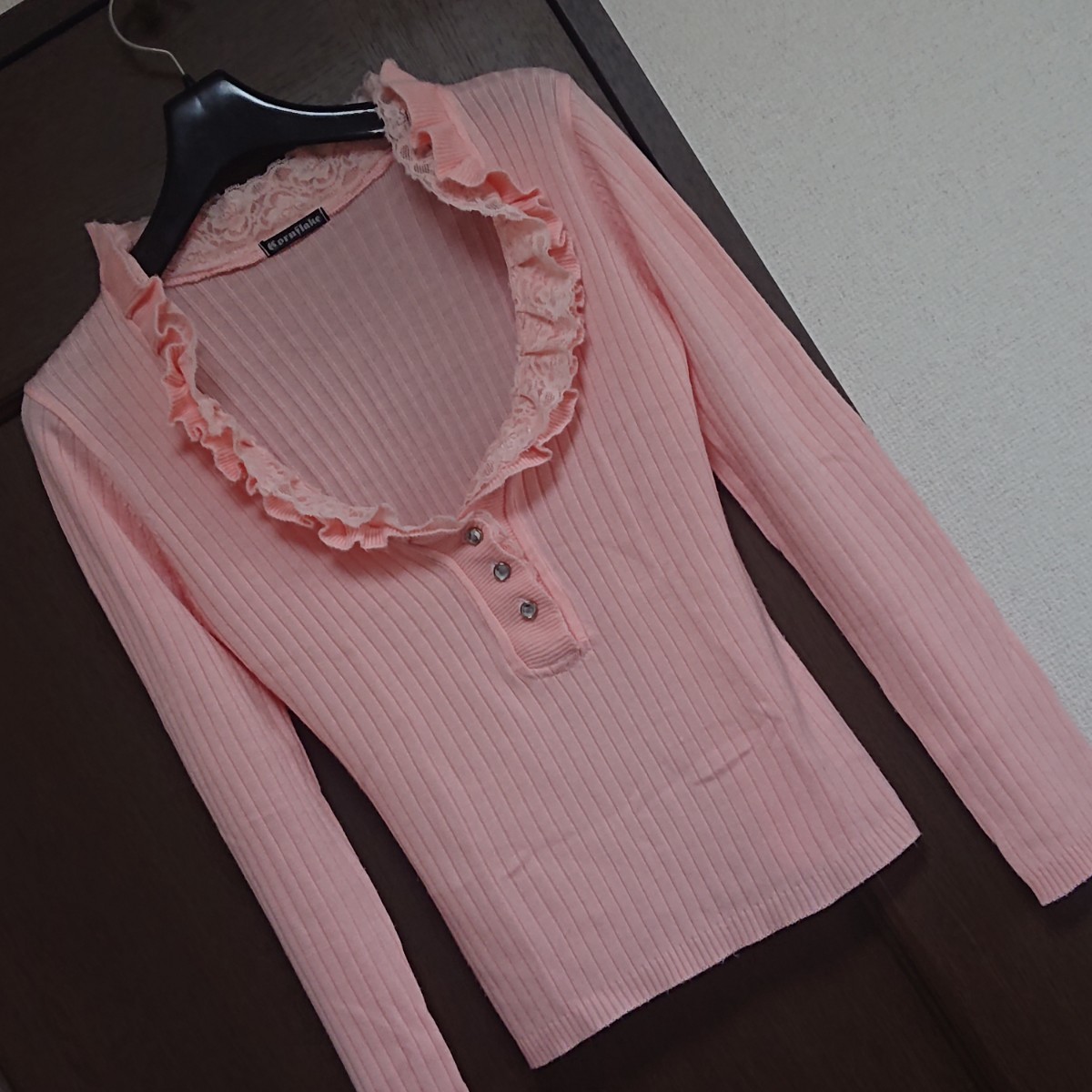 ピンクの長袖カットソー