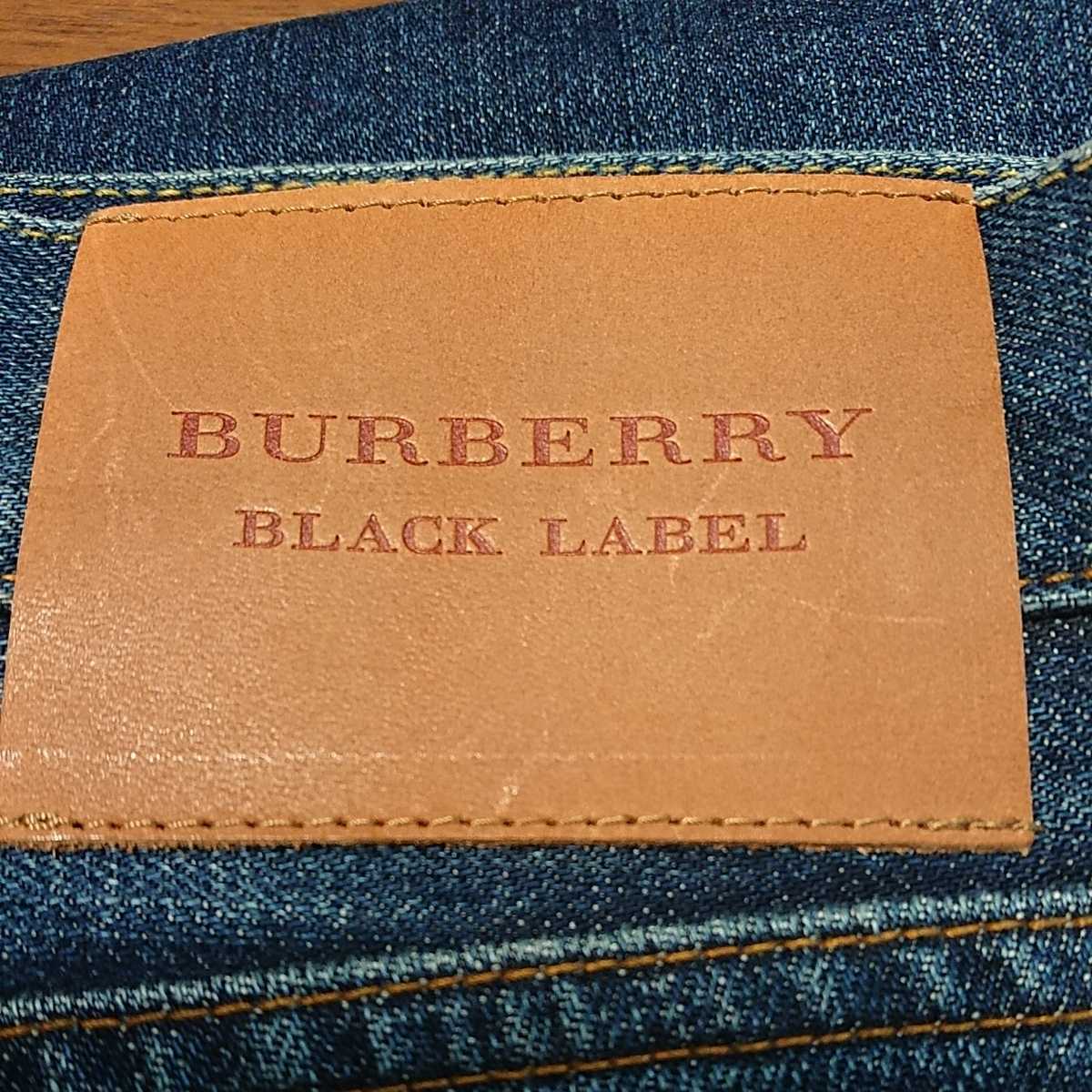 【新品未使用】BURBERRY BLACKLABEL バーバリーブラックレーベル セルビッジ・スリムテーパードデニム サイズ79 日本製_ブランドロゴによるパッチは牛革製です