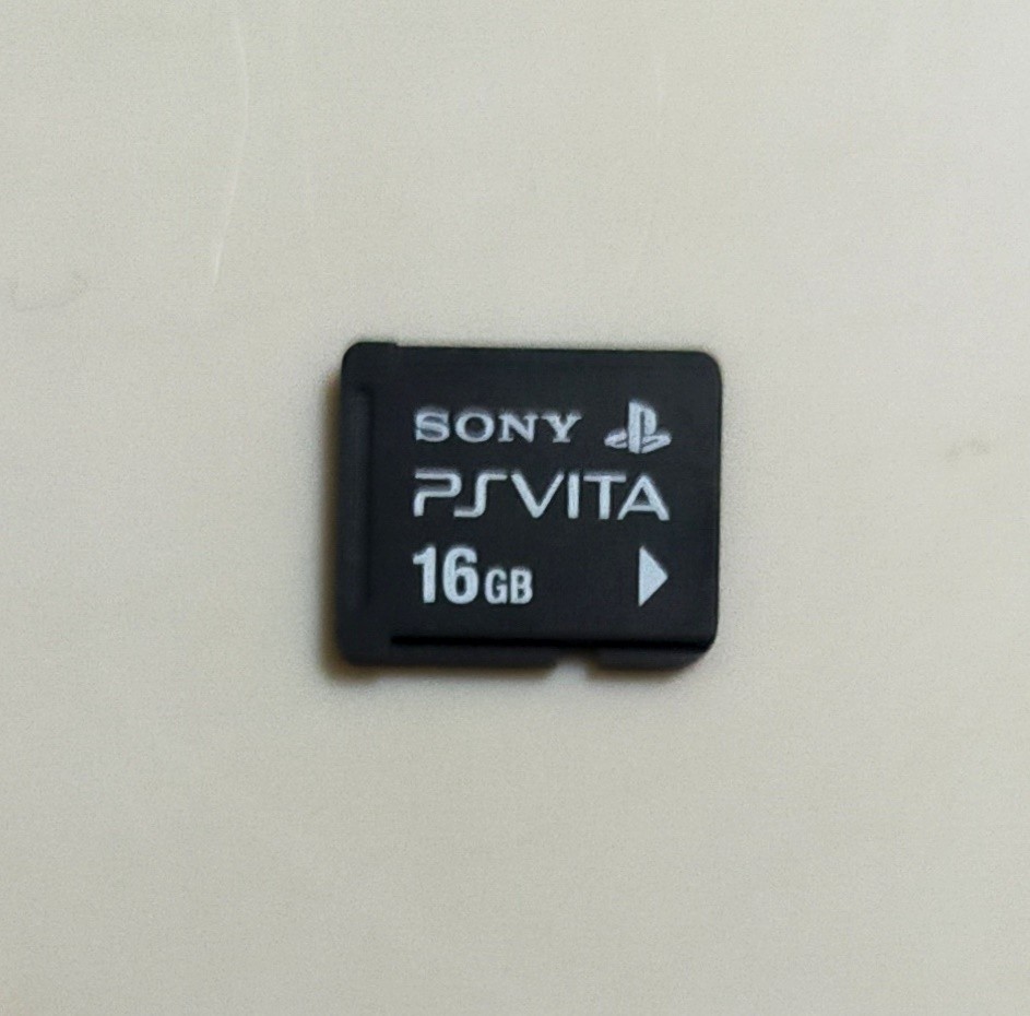 PSVita PCH-2000 本体 ホワイト＋メモリーカード16GB 動作確認済み