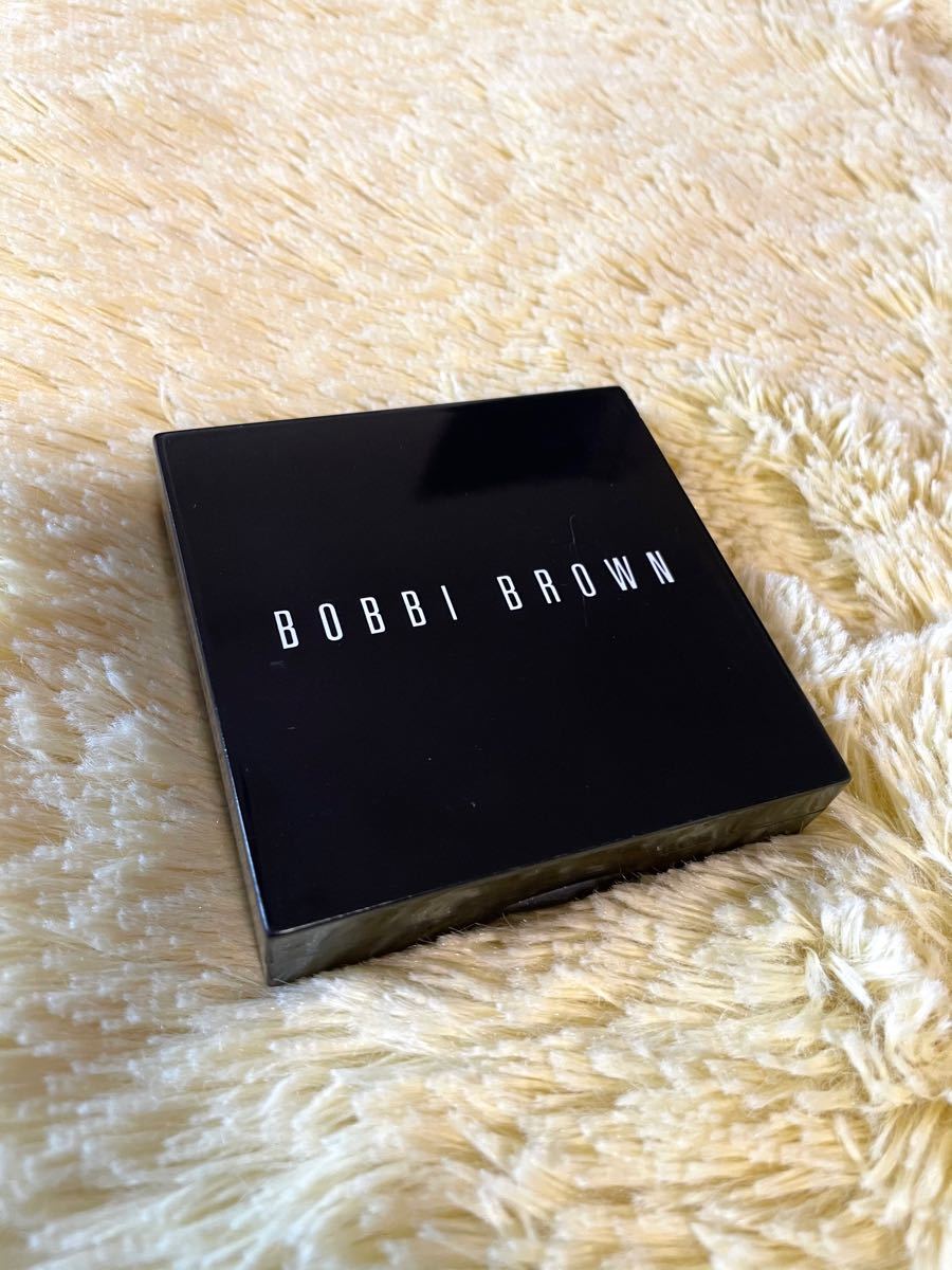 BOBBI BROWN アイシャドウ/フェイスパウダー　ピンクブラウン系グラデーションパールカラー　ボビーブラウン