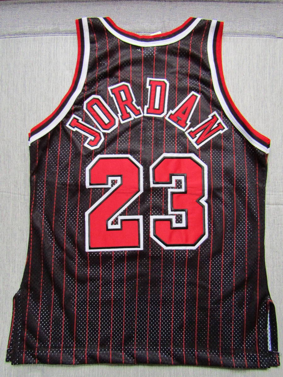経典 BULLS マイケル・ジョーダン NBA 90s 美品 シカゴ・ブルズ 刺繍 