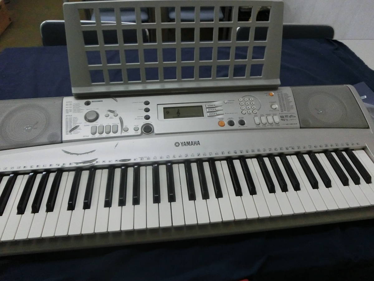 電子ピアノ　YAMAHA　PSR-E303