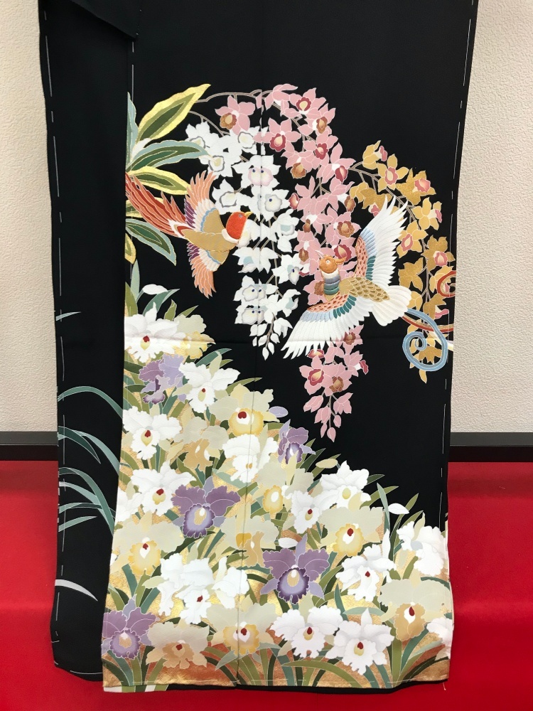 【絹都】送料無料 比翼仕立て付き 黒留袖 1-6428 根茂織物 十日町友禅 花鳥柄 金加工 落款 浜ちりめん ガード加工 落札後に仕立て 動画あり_画像9