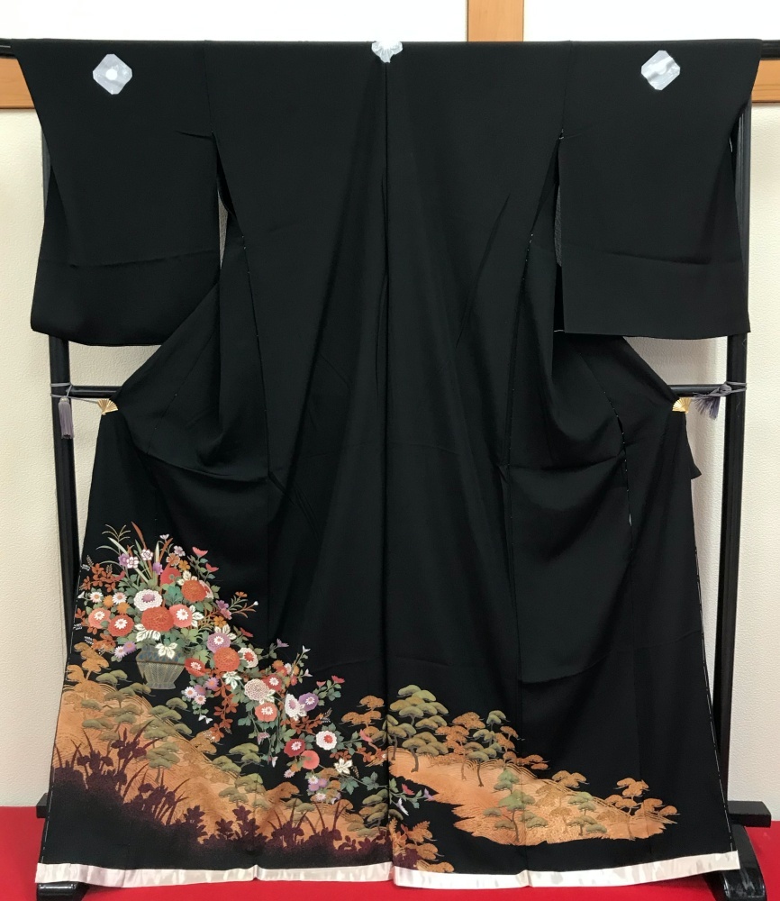 定番のお歳暮&冬ギフト 黒留袖 比翼仕立て付き 【絹都】送料無料 6-12
