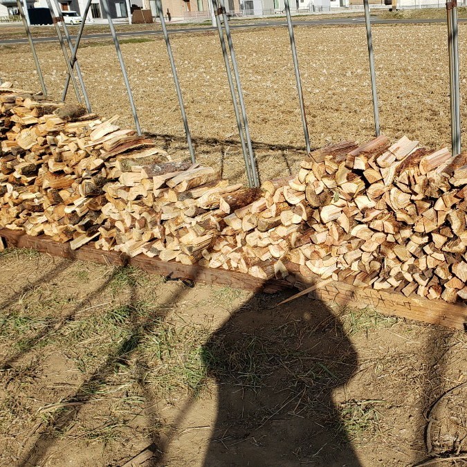 キャンプ　薪ストーブ　バーベキューに　薪　25kg　小割～中割　桃の木&杉の木　特製着火剤付き