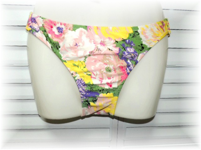 * separate swimsuit bikini skirt set 7 number /S white ground × floral print *